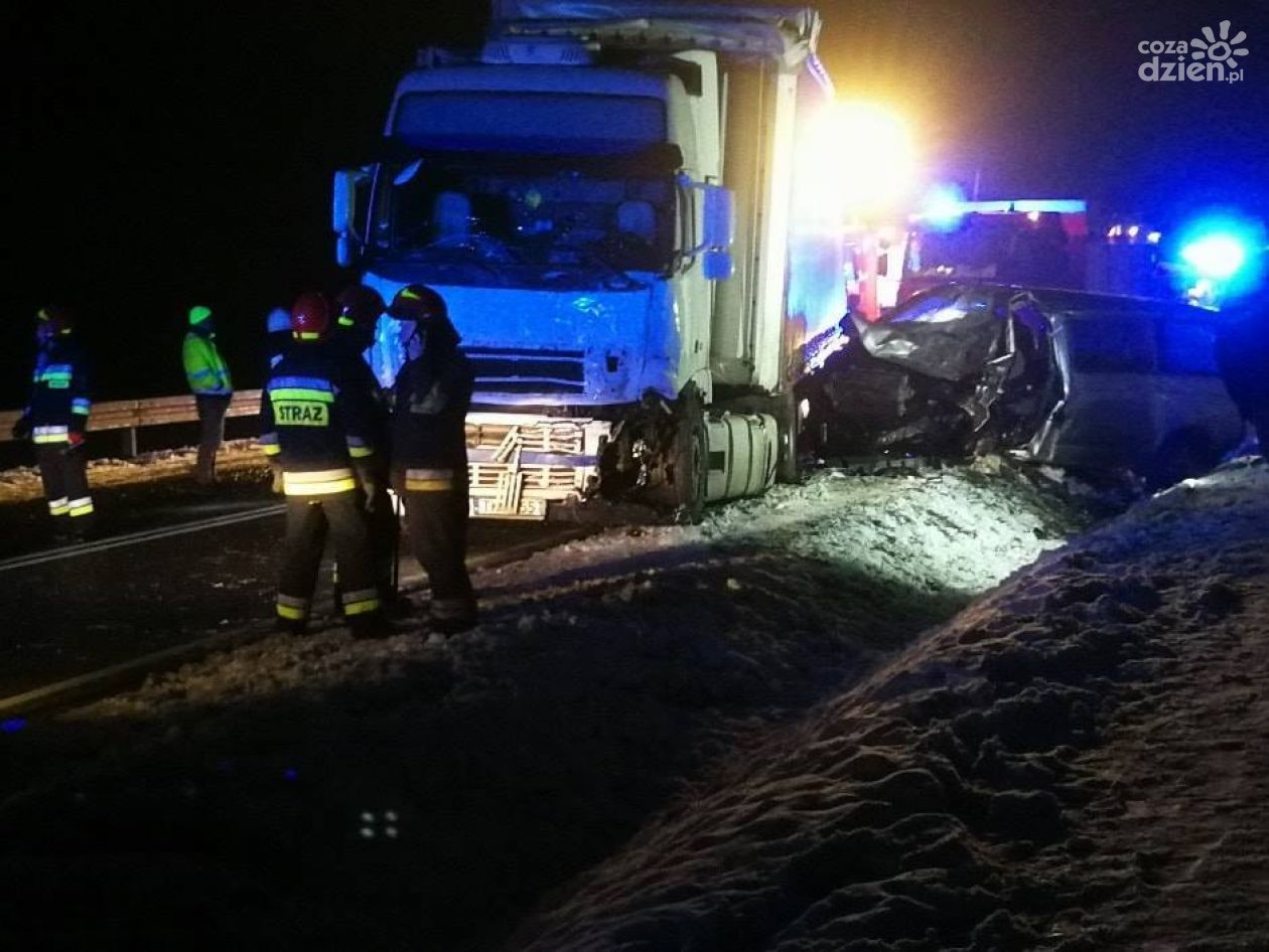 Tragiczny wypadek w Czajęcicach. Nie żyje kierowca busa
