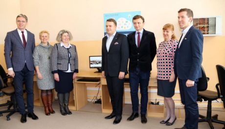 Starachowice. Nowoczesny sprzęt komputerowy trafił do starachowickich szkół 