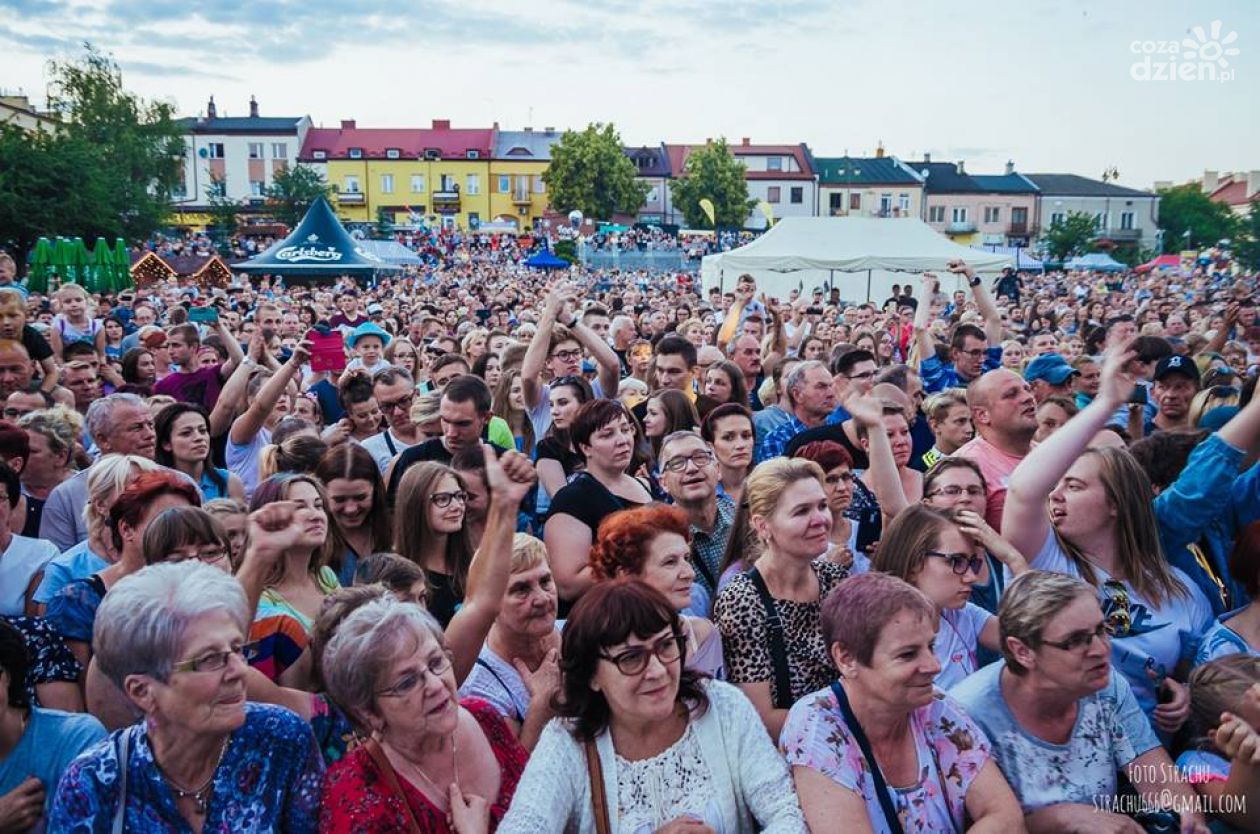Enej grał, tłum szalał