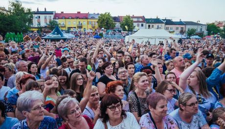 Enej grał, tłum szalał
