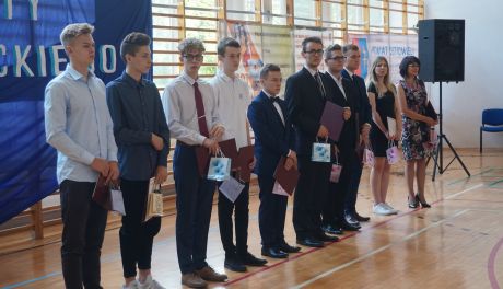 Ładne świadectwo, to i ładna nagroda od starosty