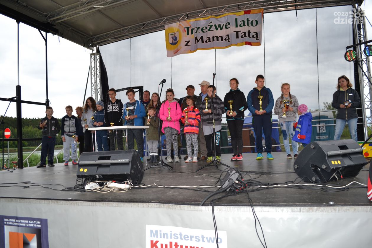 Dzieciaki z Ćmielowa chwyciły za wędki