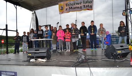 Dzieciaki z Ćmielowa chwyciły za wędki