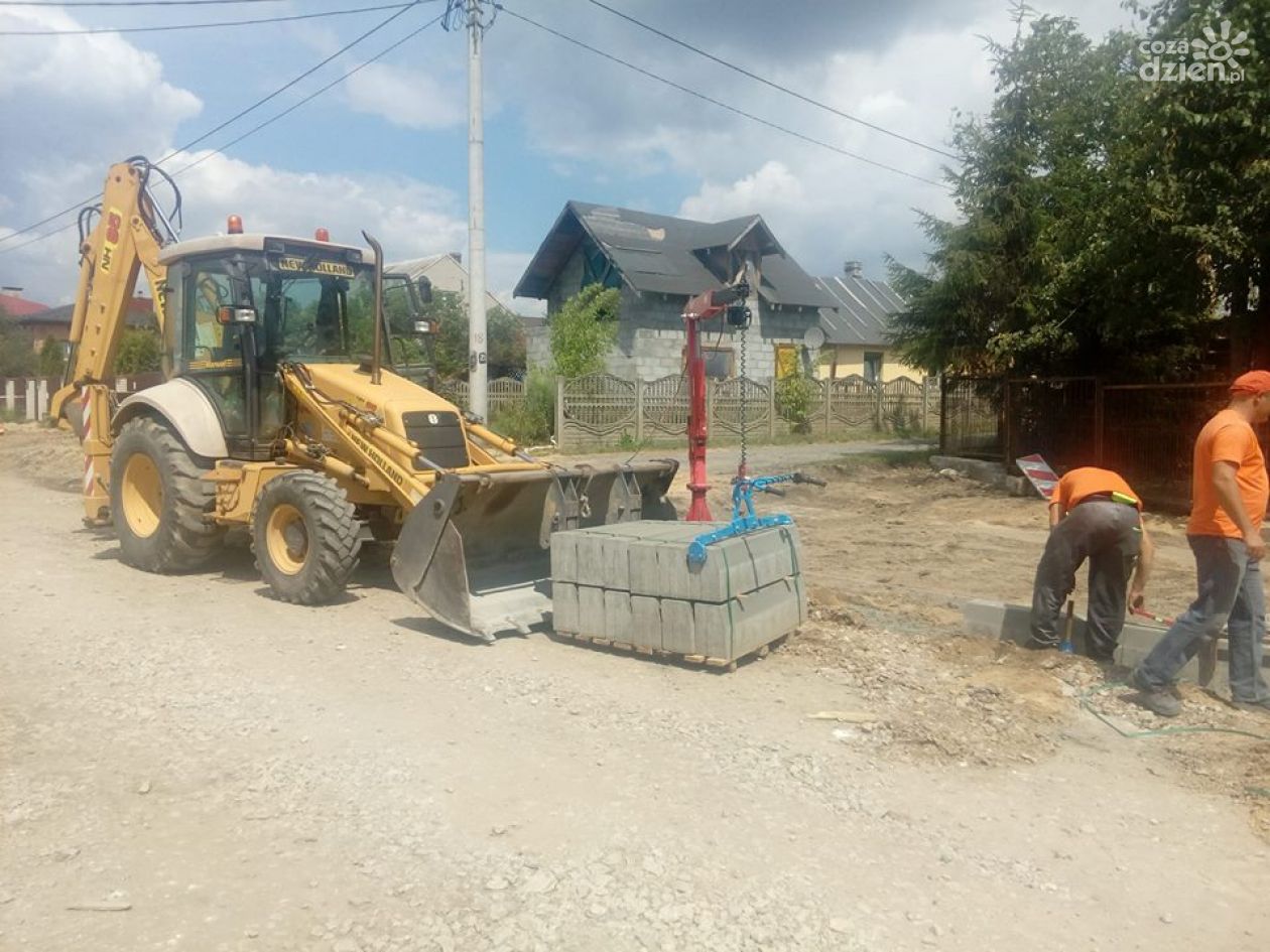 Ulica Rzeczki w rozbudowie - prace idą pełną parą