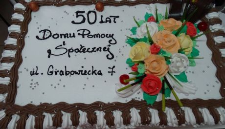 Urodziny DPS-u przy Grabowieckiej - był tort i fanfary