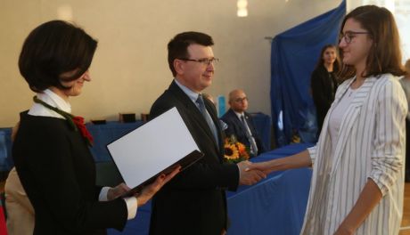 Ostrowiec językami stoi - gimnazjaliści odebrali certyfikaty