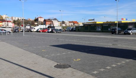 Starachowicki  plac targowy jak nowy