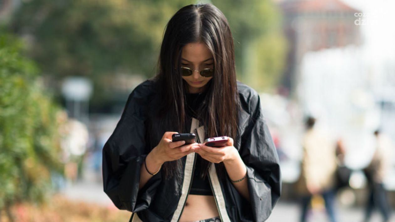 Zmarszczki od smartfona? Uważaj na efekt TECH NECK!