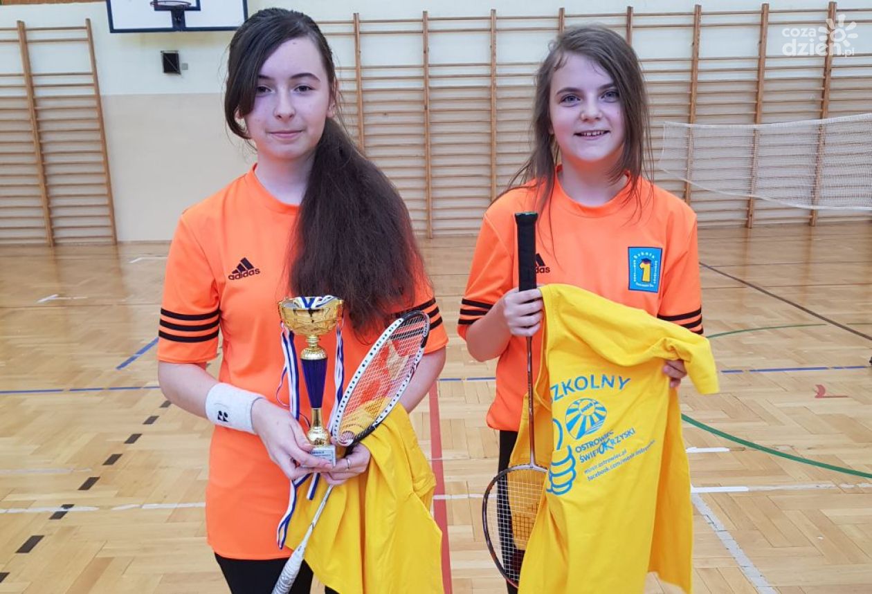 Młode mistrzynie badmintona