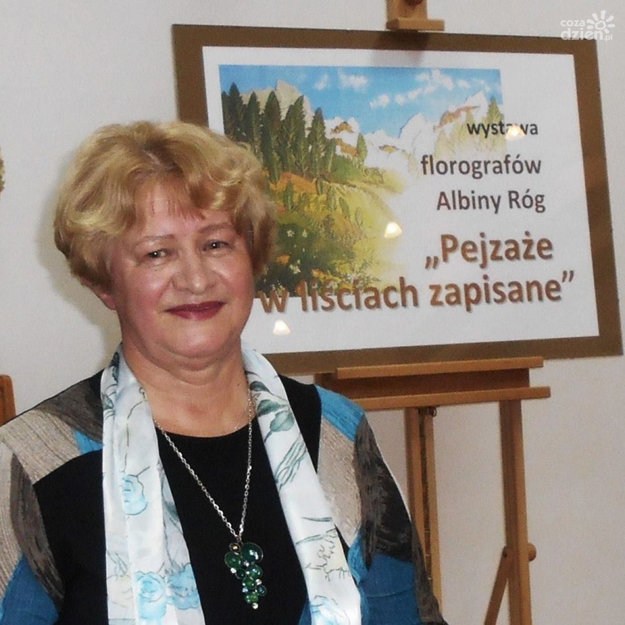 Obrazy liśćmi malowane na wystawie w Ćmielowie