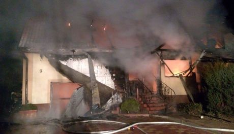 Nocny pożar w Podszkodziu - spłonął drewniany dom