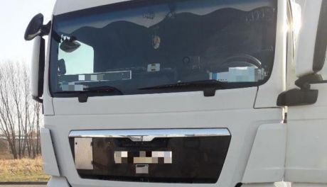 Z promilami ciężarówką na myjnię