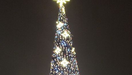 Gigantyczna choinka rozbłysła w Rynku