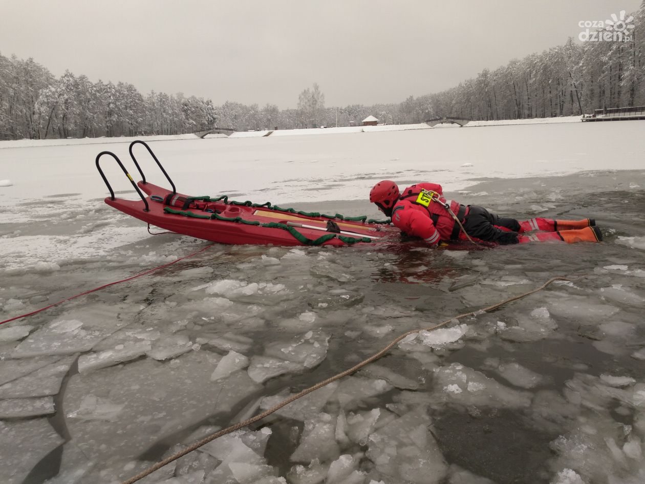 Strażacy ćwiczą na Gutwinie i odwiedzają szkoły 