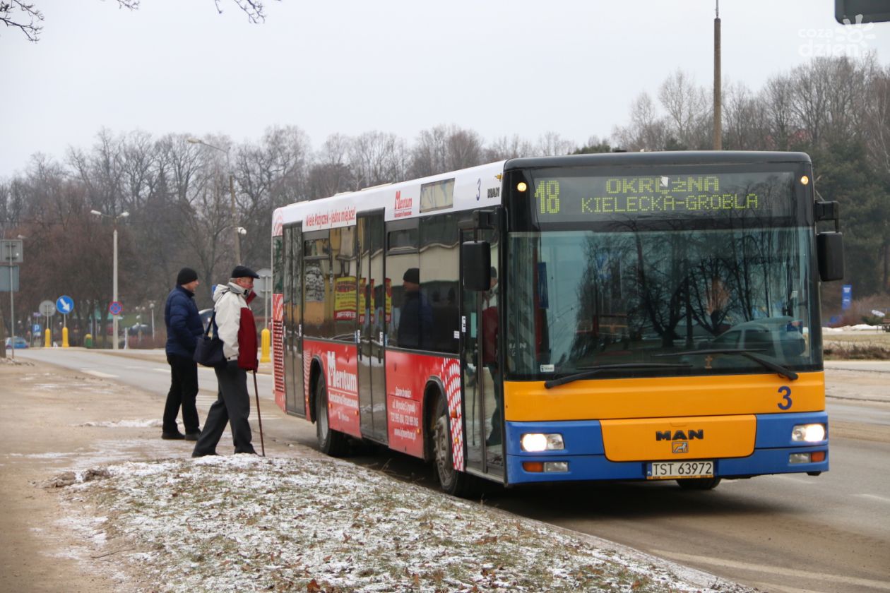 Z szyb autobusów miejskich zniknęły reklamy