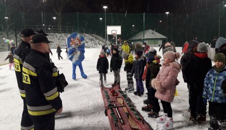 Ze strażakami o bezpieczeństwie na lodowisku
