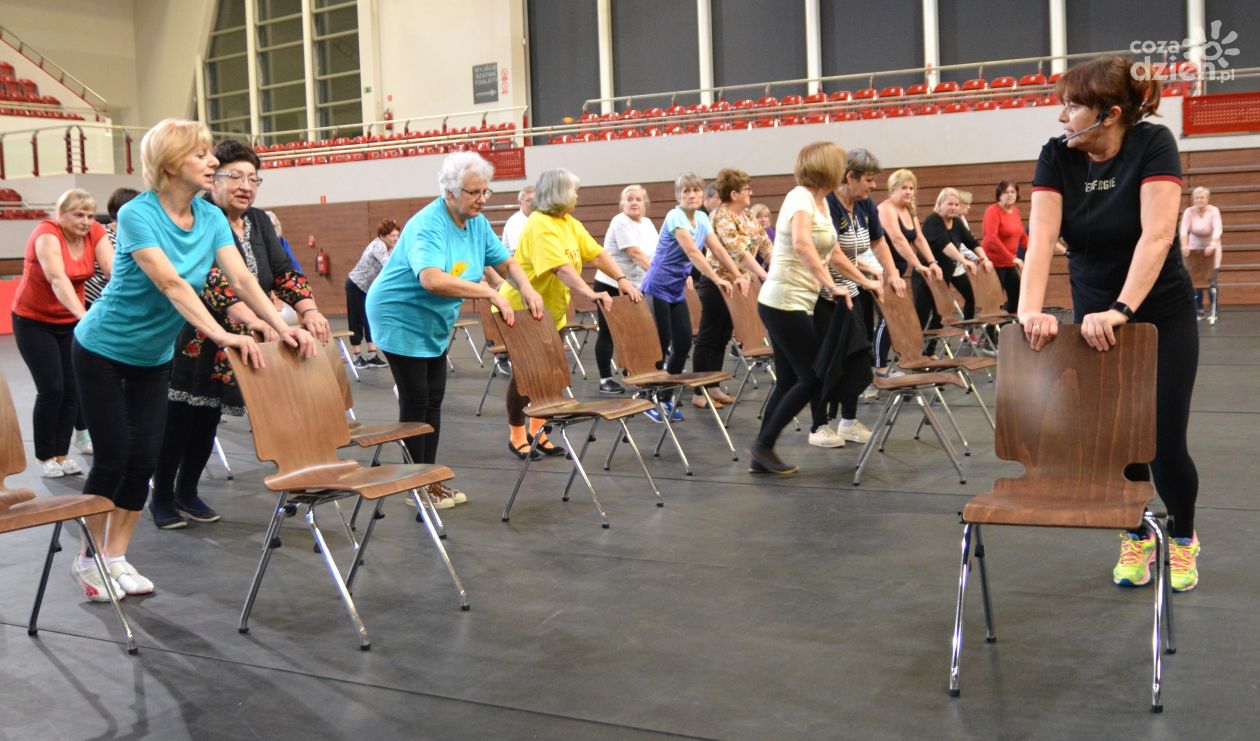 Seniorzy ćwiczyli przy muzyce, teraz będą tańczyć