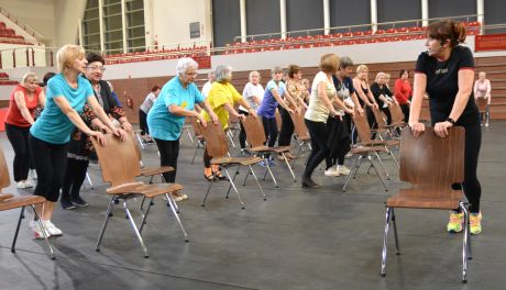 Seniorzy ćwiczyli przy muzyce, teraz będą tańczyć