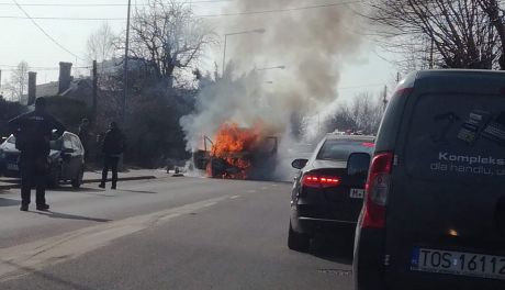 Na Siennieńskiej płonął bus z przesyłkami
