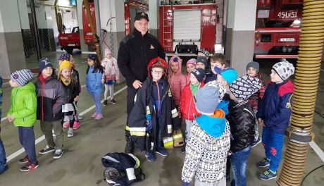 Przedszkolaki poznały pracę strażaków