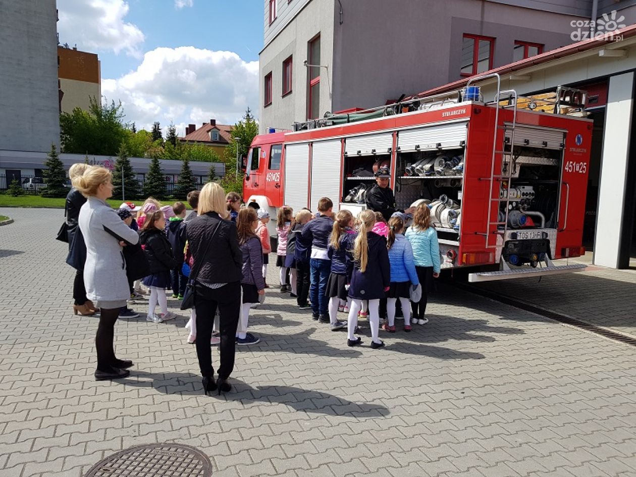 Dzieci z wizytą u strażaków