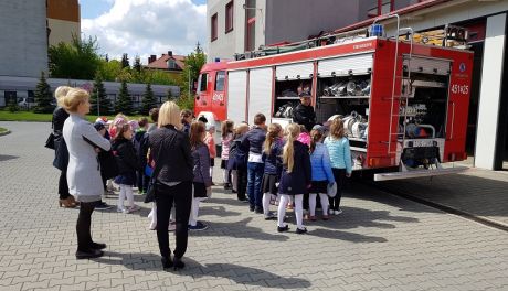 Dzieci z wizytą u strażaków