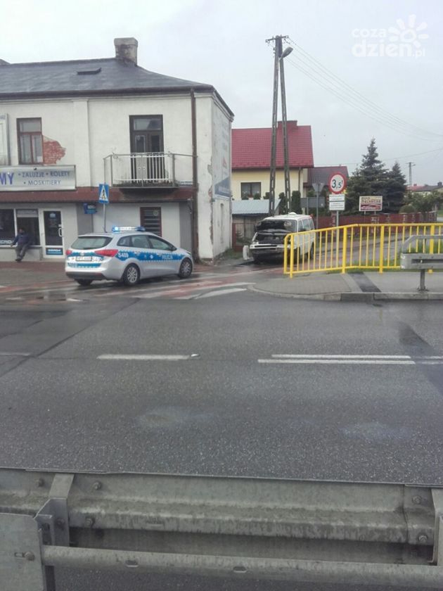 Busem w taksówkę - stłuczka na Sandomierskiej