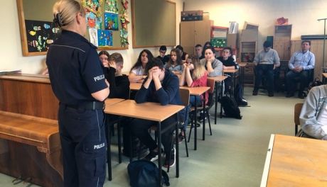 Z gimnazjalistami o handlu ludźmi i bezpieczeństwie w sieci 