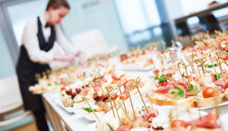 Przyjęcie komunijne – w domu czy w restauracji?