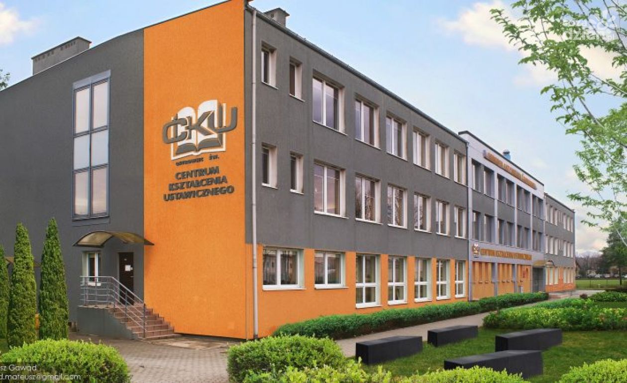 Punkt szczepień w Ostrowcu przeniesiony do budynku Centrum Kształcenia Ustawicznego 