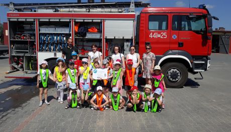 Przedszkolaki poznały pracę strażaków