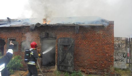 Pożar na Osadowej - płonął budynek gospodarczy