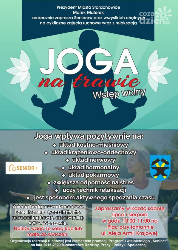 Joga na trawie dla seniorów