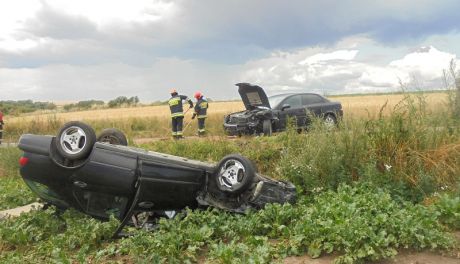 Wypadł z drogi i dachował - wypadek w Buszkowicach