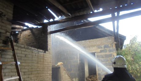 POŻAR BUDYNKÓW GOSPODARCZYCH W BUSZKOWICACH