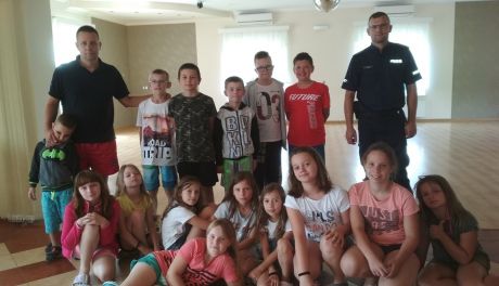 Bezpiecznie na koloniach - policjanci w Baćkowicach