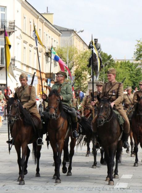 Uczestnicy Marszu Szlakiem I Kompanii Kadrowej wkroczyli do Kielc