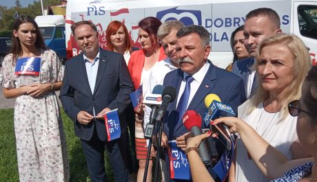 "PiS-bus" w Ostrowcu Świętokrzyskim