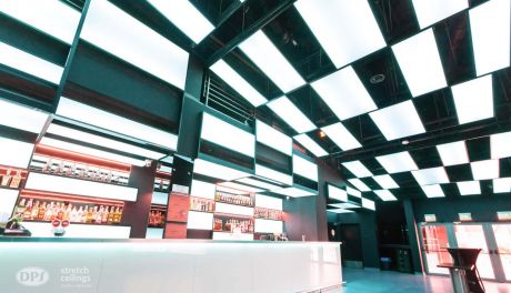 W Kielcach coraz większą popularność zdobywają sufity napinane. To częsty wybór projektantów.