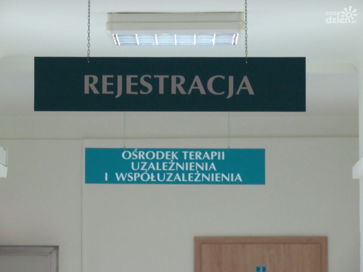 W Kielcach wzrasta liczba pacjentów leczących się z uzależnień