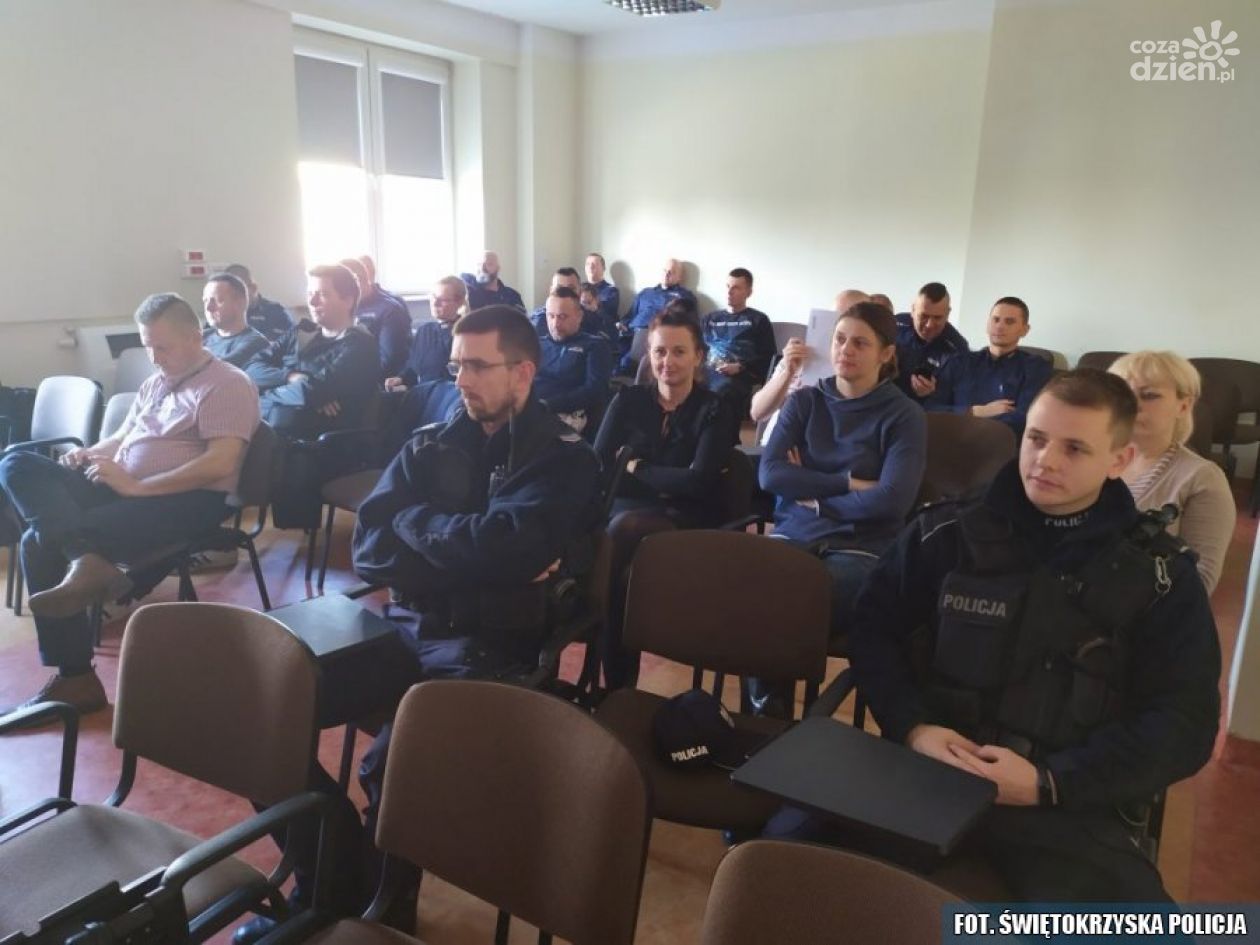 Policjanci z Ostrowca wzięli udział w szkoleniu