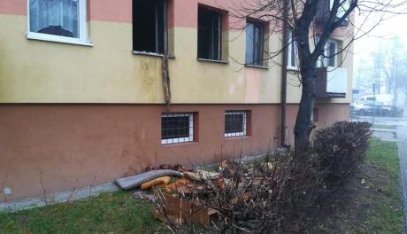 Strażacy uratowali mężczyznę z płomieni