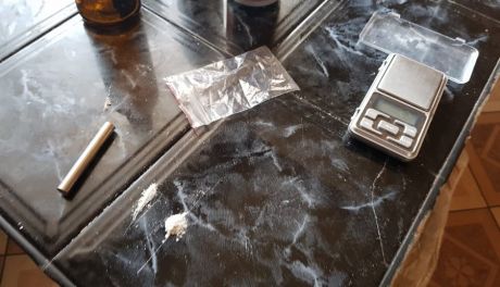 Narkotyki w mercedesie i mieszkaniu 27-latka