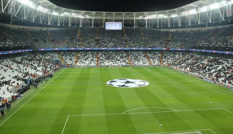 „Byki” kontra „Koguty” – obstawiamy rewanże Ligi Mistrzów!