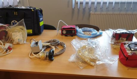 Strażacy przekazali respirator starachowickiemu szpitalowi