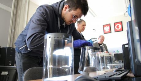 Świętokrzyscy studenci produkują przyłbice medyczne