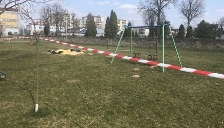 Park Miejski i place zabaw zamknięte