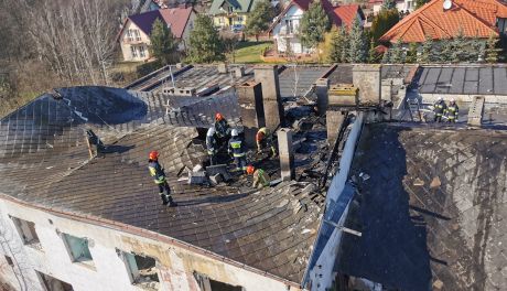 Niebezpieczny pożar pustostanu