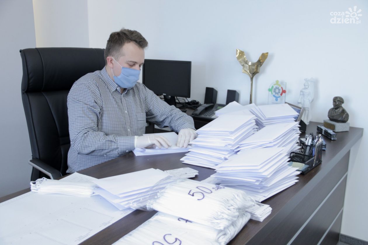 Pierwsza tura maseczek trafiła do starachowiczan