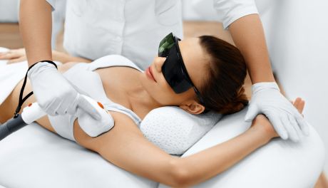 Depilacja laserowa – zabieg usuwania owłosienia laserem. Czy warto?